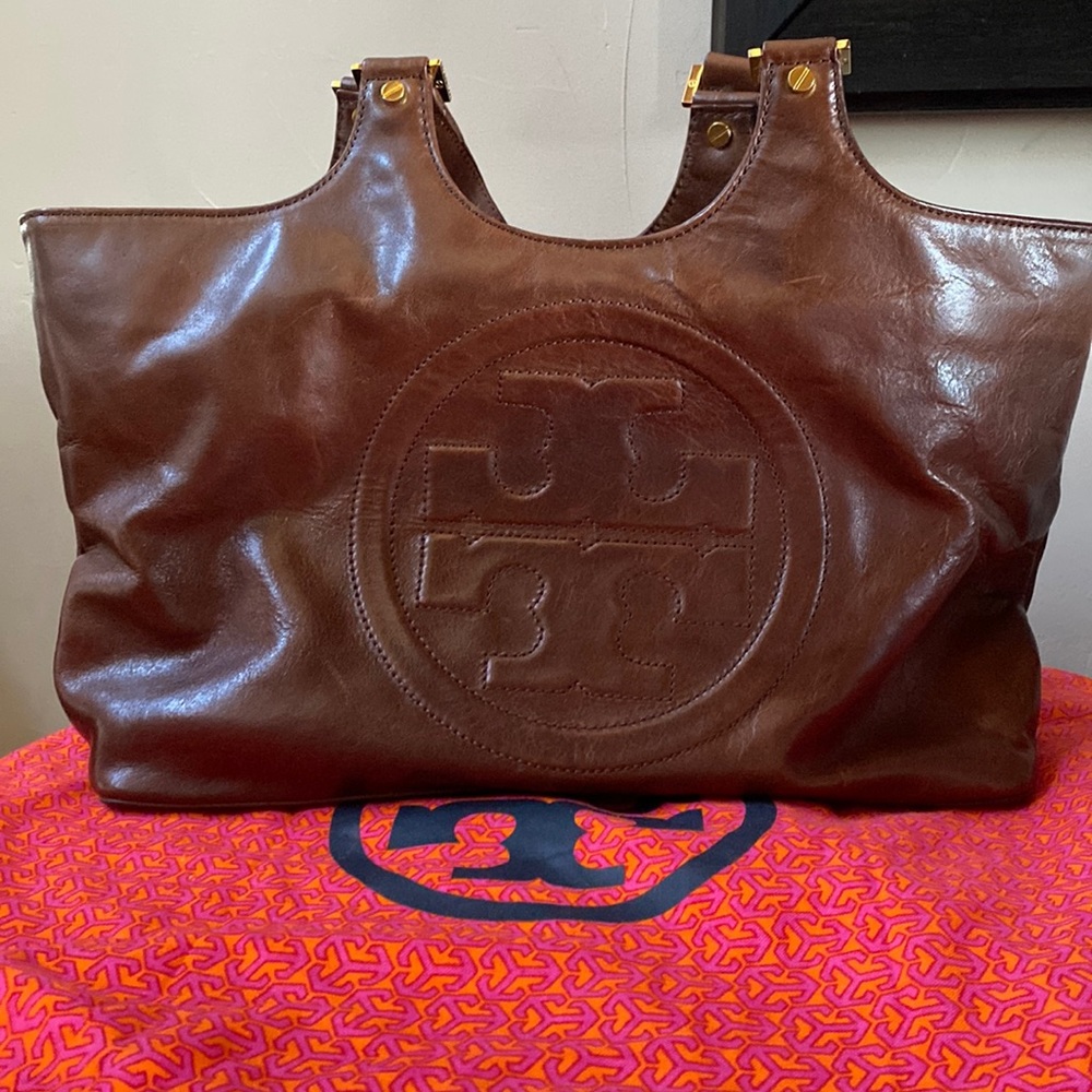 Tory Burch Bombe Tote. Like new condition.